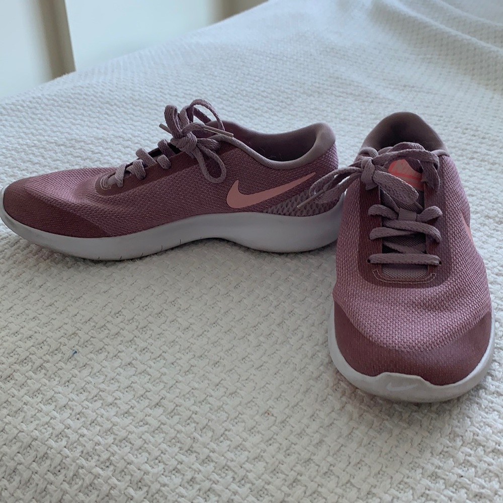 Nike Flex tennis shoes